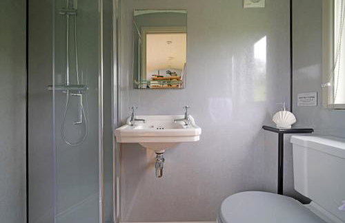 Charming Hut with Outdoor Bath & Decking Sea Views - Foto 10