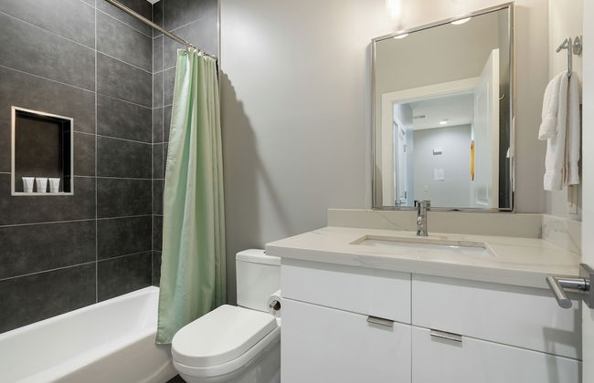 New Townhouse with 2 Balconies - Foto 22