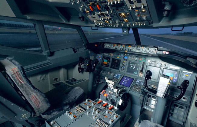 Expérience de simulateur de vol HI SPEED 30 minutes à Turin - Photo 6