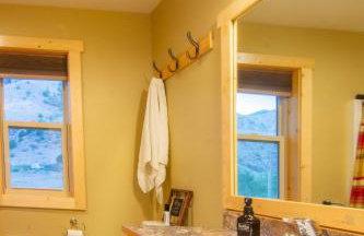 Stunning Salmon Riverfront Cabin - Foto 27