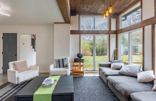 Modern 5BR Home with Mtn Views BBQ & Pool Table - Foto 10