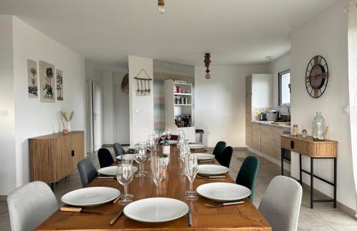 Les Voiles, maison bien équipée 10 p 2 sdb, 2 WC, spacieuse lumineuse avec jardin clos, garage, terrasse, parking privatif, à 950 m de la plage d'Asnelles et tous commerces, près de Bayeux et Arromanches, chiens bienvenus - Foto 17