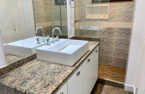 Maravilhoso Apartamento 100m da praia - Foto 16