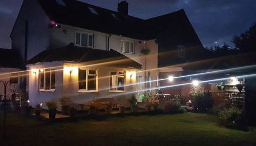 Specious 3bed property with parking & large garden - Foto 2