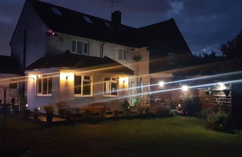 Specious 3bed property with parking & large garden - Foto 2