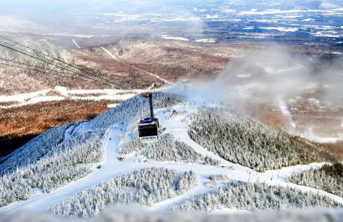 Inviting Ski-inandSki-out Condo at Jay Peak Resort! - Foto 25