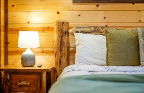 Rustic Family Getaway - Pool Table, Hot Tub, Pets, Great Location - Photo 31