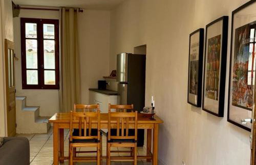 Renovated village house in peaceful town near Med - Air conditioning, balcony - Foto 9