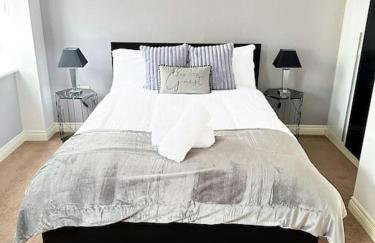 Luxury 3 Bedroom House With FREE Parking - Foto 10