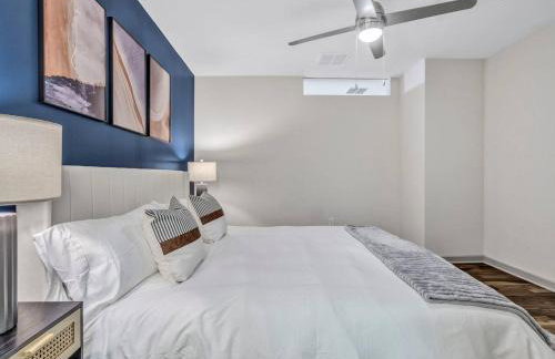 Luxury Apt King Bed+Indoor Parking+ Pool+Gym+2TV's - Foto 18