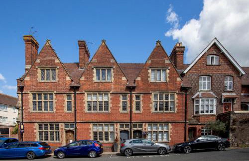 Number 42 by The Butler Collection - Foto 1