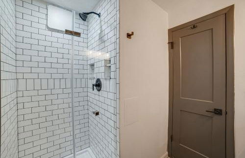 Chic Greek Peak Ski Resort Townhome with Balconies! - Foto 22