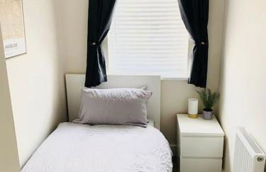 Stylish 3 Bed Semi Trentham Stoke on Trent - Foto 16