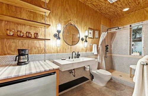 Luxury Riverfront Retreat - 6 Cabins - Private Pool - Photo 77