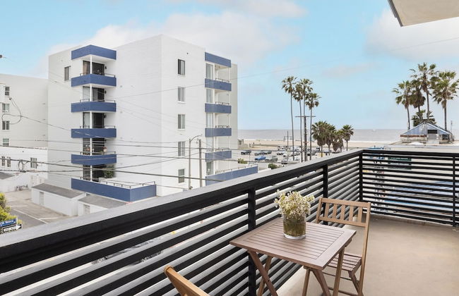 Venice View by Avantstay Walk to Venice Beach Rooftop, Ice Bath, Luxe Design - Photo 20