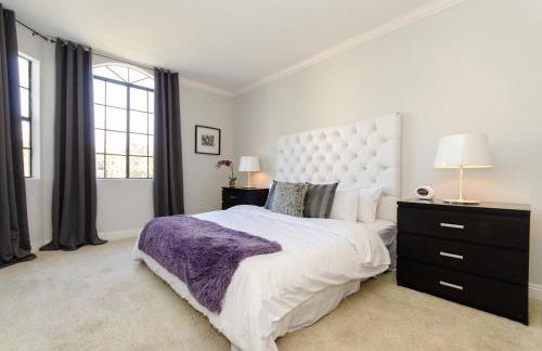 Designer Penthouse 2 Bedroom with Balcony Beverly Hills Adjacent - Foto 29