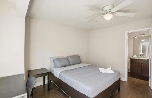 Modern Comfort and Resort Style Living Near CU - Foto 13