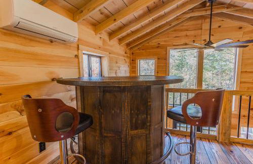 Cozy Cabin Retreat w/ Hot Tub & Nature Views - Foto 27