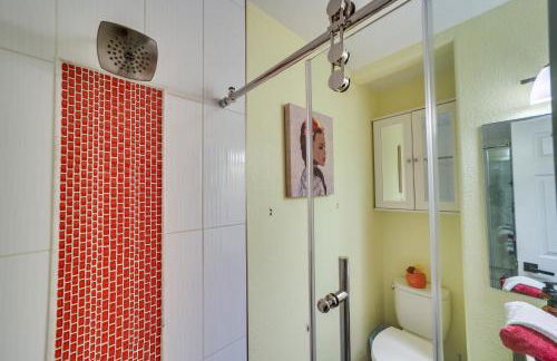 Lakefront Afton Home with Hot Tub and Game Room! - Foto 26