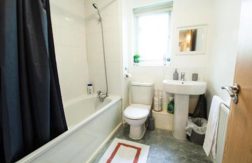 Close to City Centre 3-Bed Townhouse, Sleeps 7, Free Parking, Great Transport Links - Foto 12