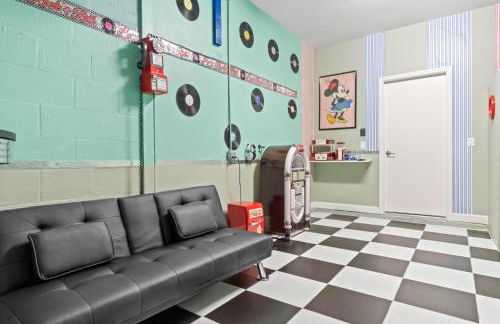 Spacious Vacation Home with Pool & Jacuzzi Near Disney - Foto 33