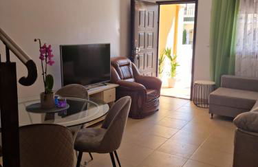 AGRADABLE ADOSADO CON PISCINA - Photo 17