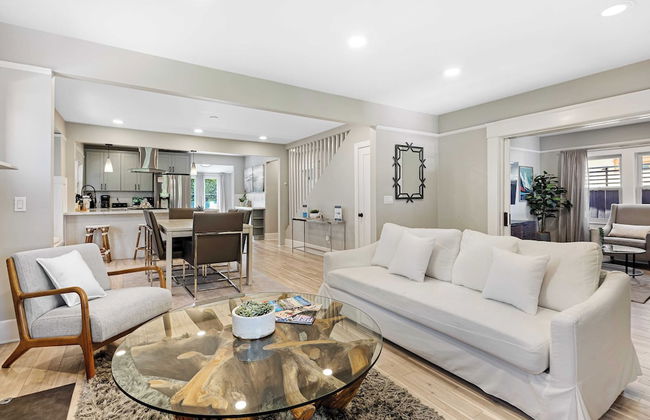 Luxe Backyard Oasis w/ Hot Tub Chic Design South Park Sanctuary - Foto 49