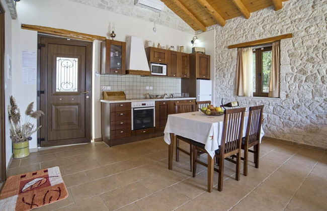 Villa Nionios Large Private Pool Walk to Beach Sea Views A C Wifi - 1033 - Foto 9