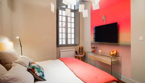 room five - parking, balnéothérapie, place nationale, un havre de paix - Foto 2