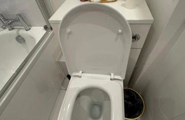 Misk Homes #3 Near Heathrow Airport, shops & Brunel University - Free Parking - Foto 16