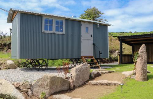 Bosulla Shepherds Hut - Photo 2