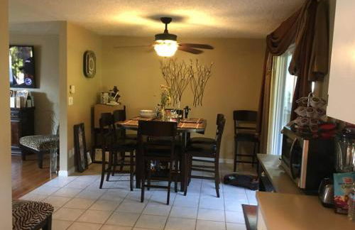 West Linn Relaxing Entire Home WiFi TV Yard BBQ Eateries - Foto 14