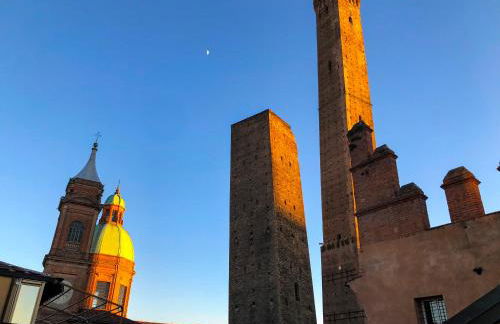 Asinelli Panoramic Rooftop, In front of the Two Towers - Photo 29