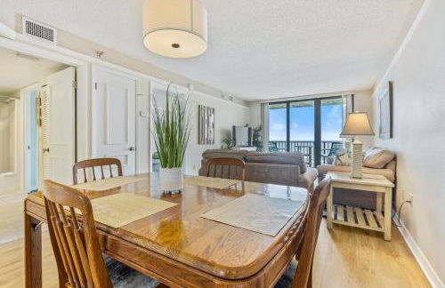 Ocean View with a beachfront pool at Ocean Trillium Condo ~ 702 - Foto 4