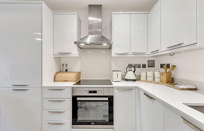 Newly Furnished and Bright Home - Foto 7