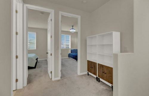 Serenity Retreat: 3BR, Heated Pool, Parking - Foto 21