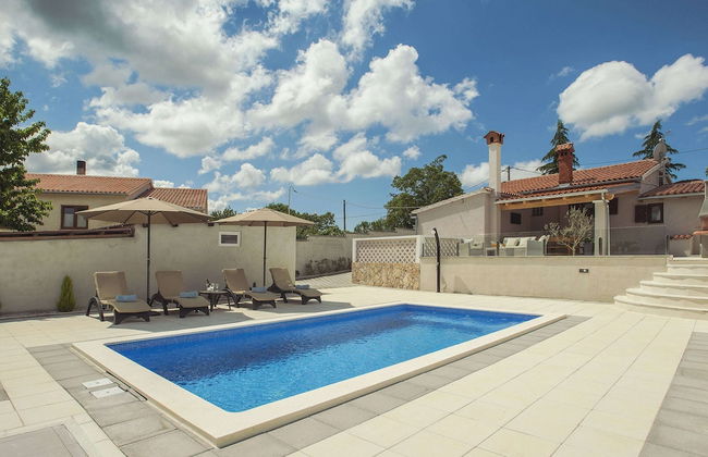 Detached House With Private Pool Near the Coast - Foto 17