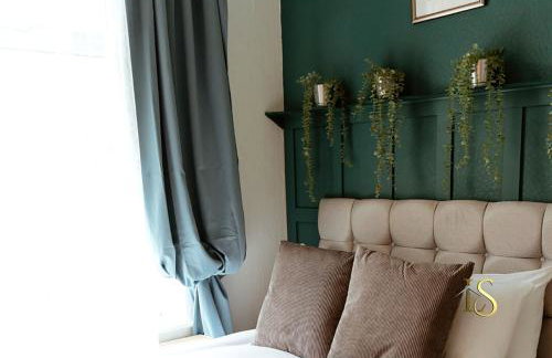 *Luke Stays Oswald Terrace* - Foto 20