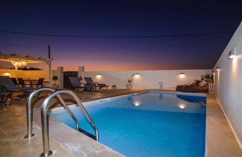 Kondarini Sea View Villa, Just 290m from the beach, by ZanteWize - Foto 53