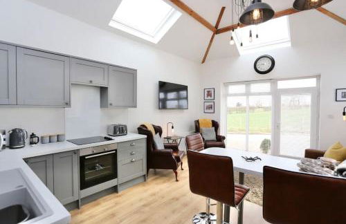 Stunning Coach House with two bedrooms and parking - Foto 1