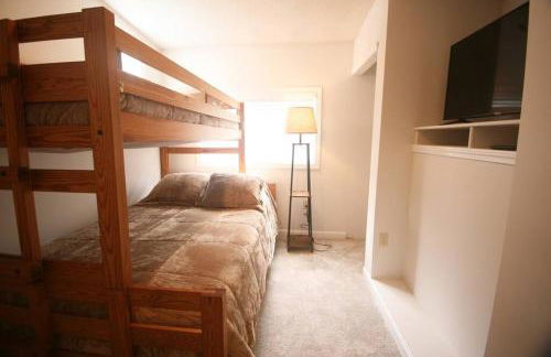 Outdoor Playground on Lake and Close to Skiing - Foto 9