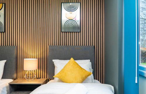 Free Parking New Modern Gem in Harrow - Photo 18