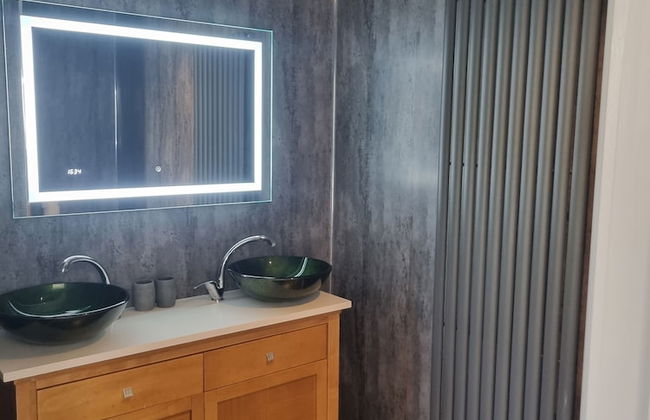 Stunning 1 Bedroom Lodge - Photo 2