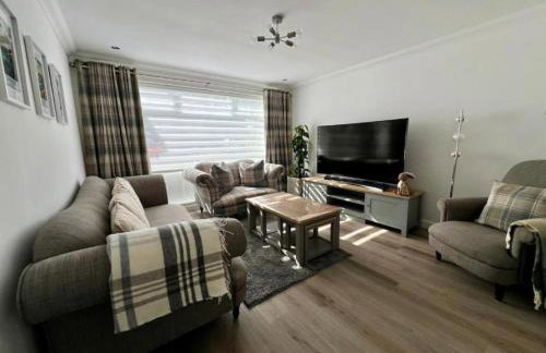 Dunmuir House 4 Bedroom 2 bathroom House & Garden in Denny - Photo 6