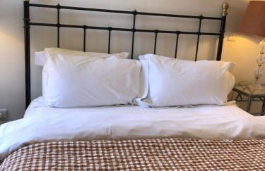 The Cricketers House - Photo 12