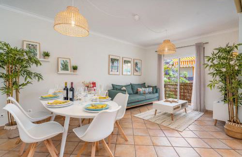 Bright Flat w/ Terrace & Pools by HostWise - Foto 20