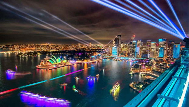 Edifícios dos arredores iluminados