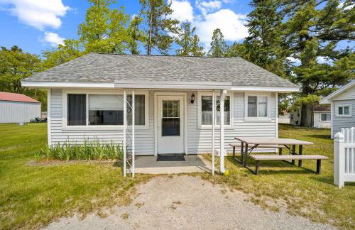 Sunnyside 3BR 1BA Relaxing Lakefront Retreat - Foto 6