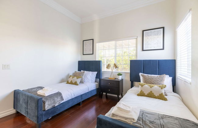 Elegant Retreat Modern Comforts Prime Location - Foto 34