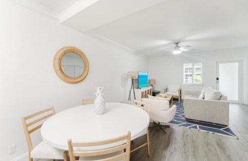 Boca Waterfront Oasis Walk to Beach with Pool, Hot Tub, Gym - Foto 43